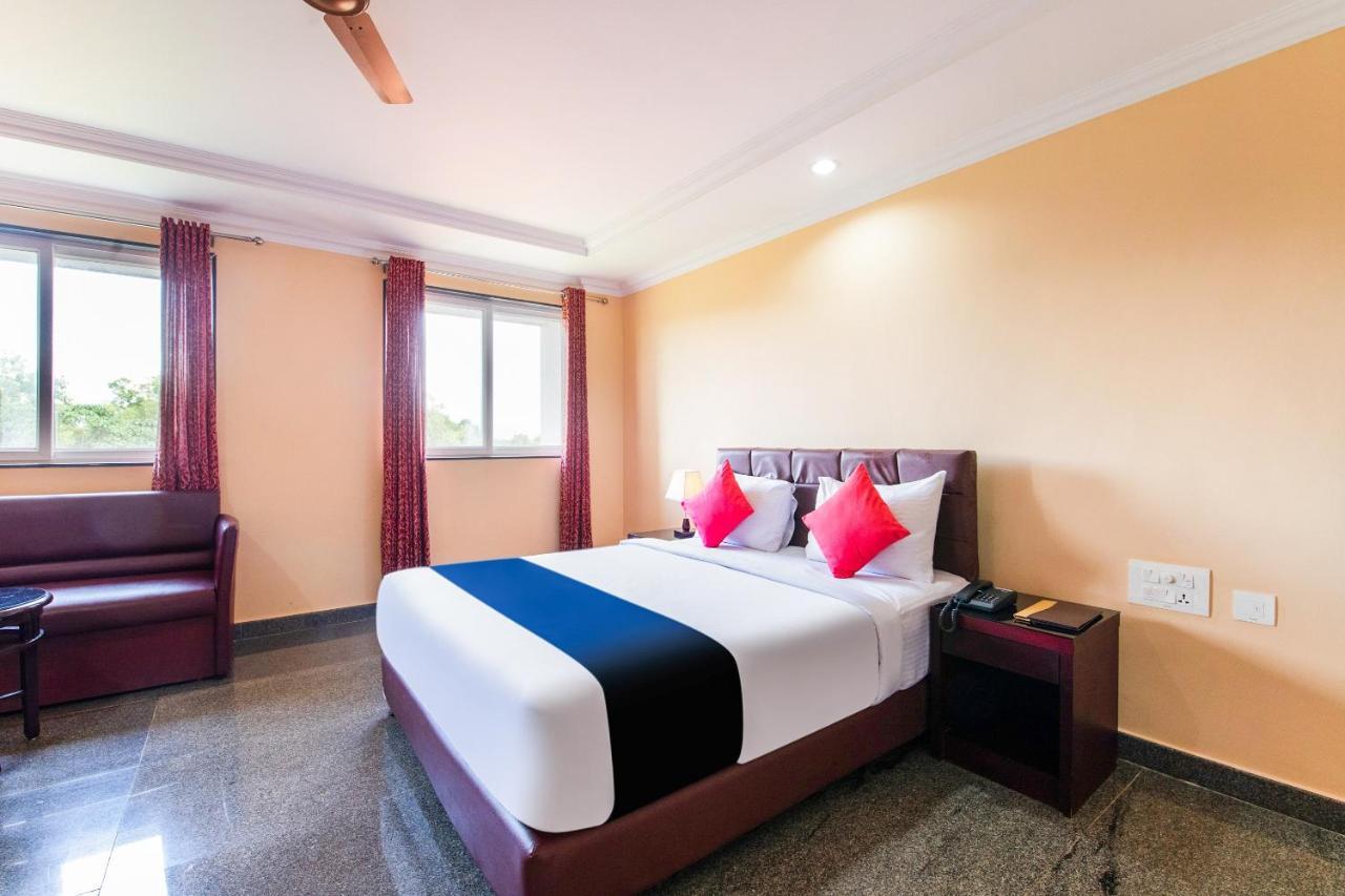 Hotel Capital O 22439 Ratna Forever Karkal Exterior foto